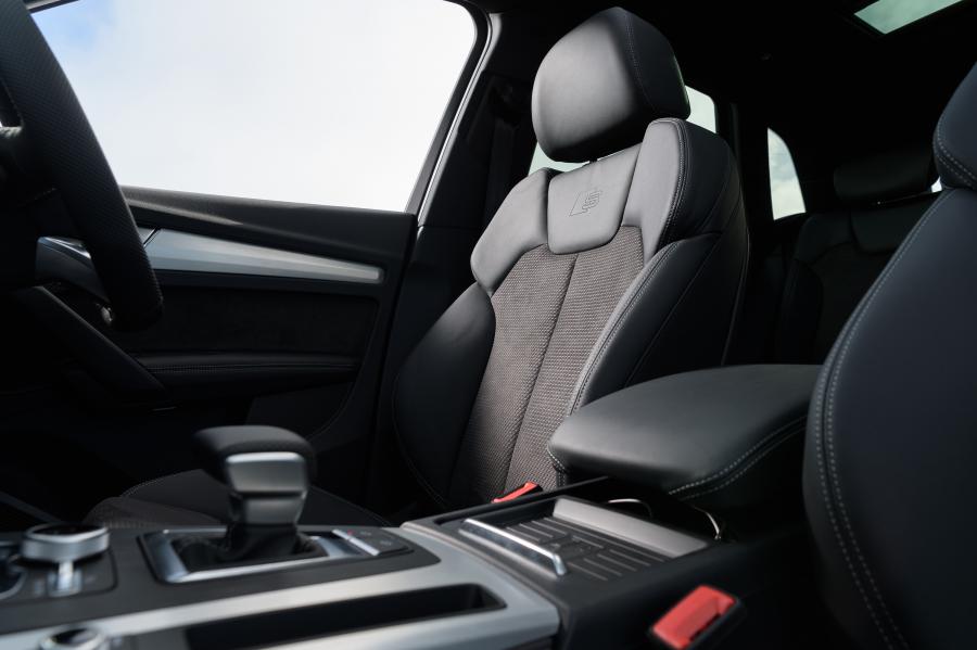 Интерьер Audi Q5 TFSI Quattro S-Line 2017 года  (UK) (фото 20 из 40)